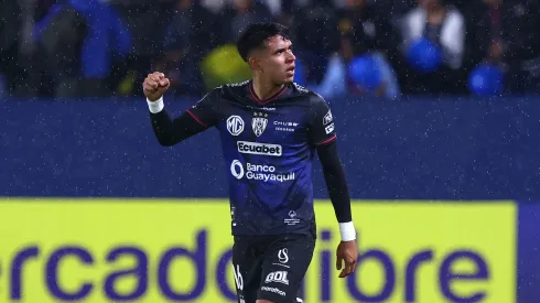 Kendry Páez no jugará en el Chelsea pero tiene asegurado un millonario salario.