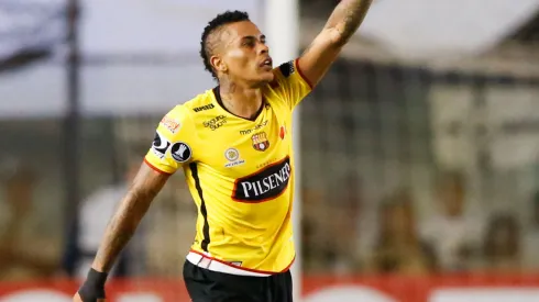 Jonathan Álvez estuvo en la Noche Centenario de Barcelona y aquí jugará.