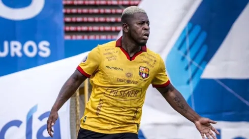 Barcelona sufre pero empata ante Católica en Quito
