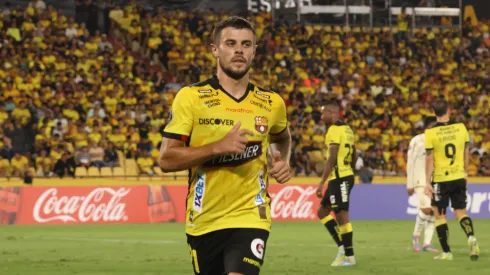 Los hinchas de Barcelona piden la salida de cinco refuerzos estrella.