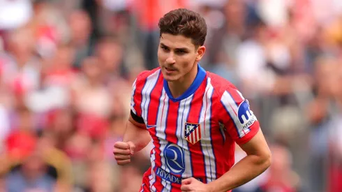 Atlético de Madrid ya piensa en fichajes para Julián Alvarez desde Barcelona.