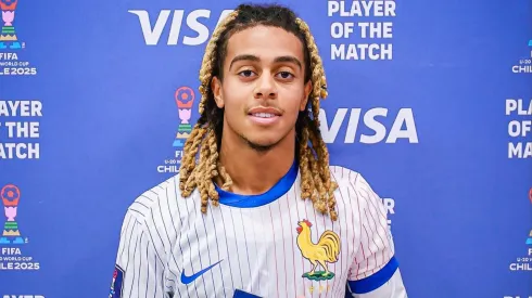 Saïmon Bouabré debe abandonar el plante de Francia Sub 20 porque debe volver a Neom de Arabia Saudita.