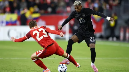 Ecuador no pudo ni con uno más y empata contra Canadá Foto: Getty