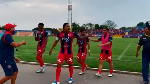 'Gullit' Peña protagonizó un altercado al finalizar el partido del FAS ante el Municipal Limeño.
