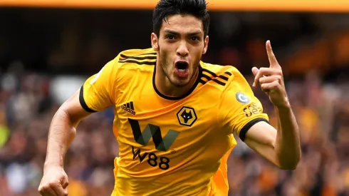 Raúl Jiménez celebra uno de sus 48 goles con el Wolverhampton.
