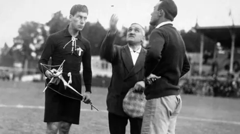 Ceremonia de inicio del partido México contra Chile en el Mundial 1930.
