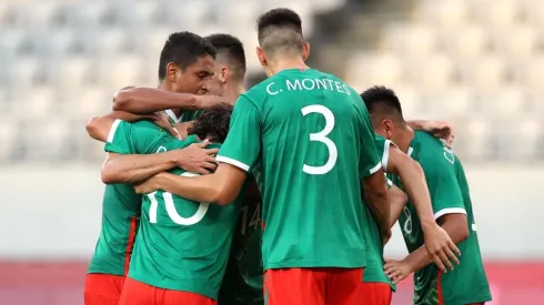 El uniforme del Tri de Erick Aguirre apareció con la bandera de cabeza en Tokio 2020.
