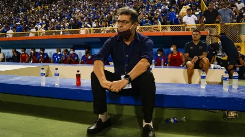 Hugo Pérez comenzó como director técnico de El Salvador en junio de 2021.
