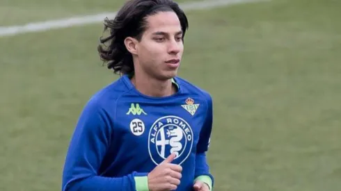 Lainez vio desde el banco el agónico triunfo del Betis ante el pobre Alavés