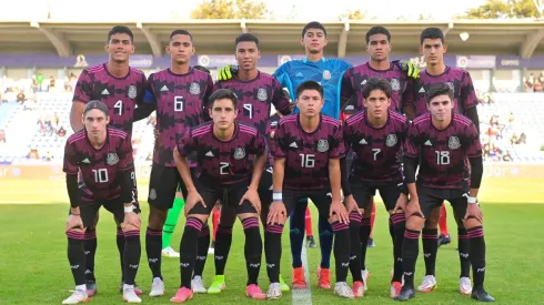 La selección mexicana sub del DT Luis Pérez, campeona de la Revelations Cup.
