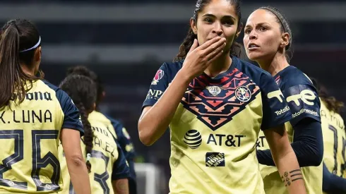 Paola Espinosa en el festejo del primer gol del partido.
