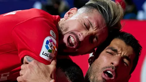 Héctor Herrera y Luis Suárez celebrando un gol del Atlético.
