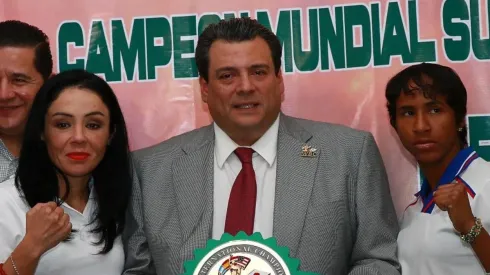 Mauricio Sulaimán, presidente del CMB, se suma a la iniciativa de la clase masiva de box en CDMX (Foto: imago7)
