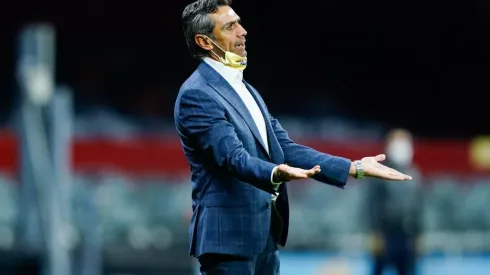 Gilberto Adame con el América en un partido del Clausura 2021.