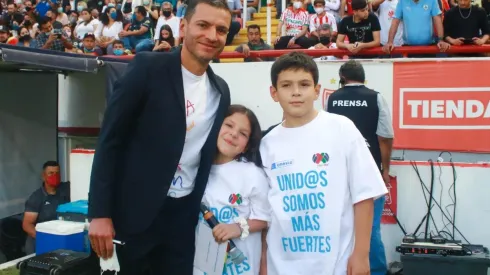 Jaime Lozano con su hijo Luca, uno de los embajadores en la jornada por la inclusión.
