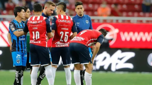 Más violencia en el futbol mexicano: 10 personas fueron desalojadas del Chivas vs Rayados