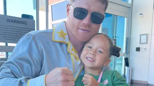 ¡Muy tierna! El gesto de la hija de Canelo a los fotógrafos en rueda de prensa