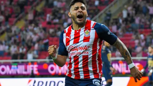 Chivas confirmó que Alexis Vega se queda en el club.
