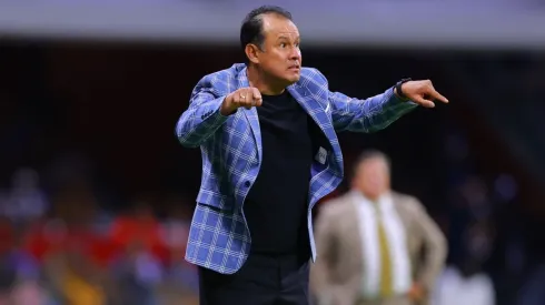 Juan Reynoso pone todo en busca de la remontada.