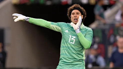 Brasileños en Twitter ya se ponen en alerta por el rendimiento de Memo Ochoa a meses del Mundial