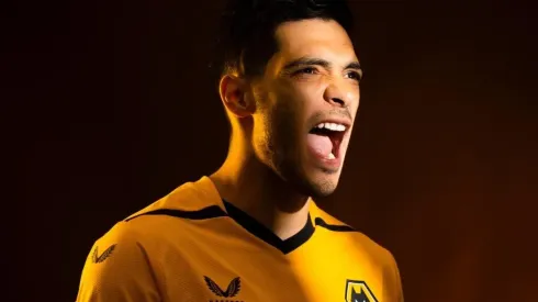 Raúl vivirá una temporada más con los Wolves tras su arribo en 2018
