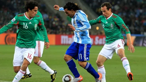 Tevez hizo un doblete ante México en Sudáfrica 2010
