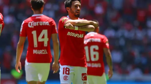 Toluca, Estado de Mexico, 10 de julio de 2022. Fernando Navarro, durante el partido de la jornada 2 del torneo Apertura 2022 de la Liga BBVA MX, entre los Diablos Rojos del Toluca y los Rojinegros del Atlas, celebrado en el estadio Nemesio Diez. Foto: Imago7/Alejandra Suárez
