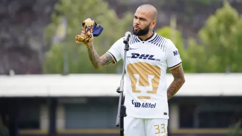 Dani Alves habló por primera vez como jugador de Pumas.