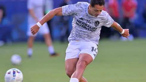 Chicharito Hernández hizo el oso tras fallar un gol debajo de la portería.
