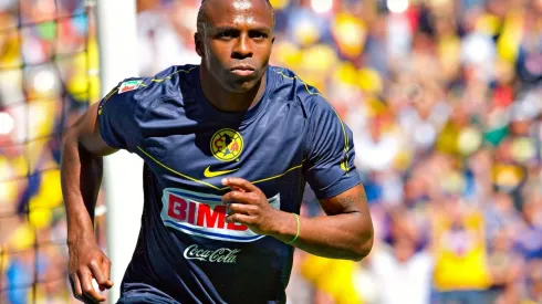 Benítez en festejo de gol con América.