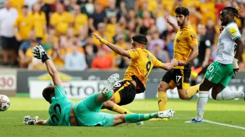 Wolverhampton empató y el VAR le quitó un gol a Raúl