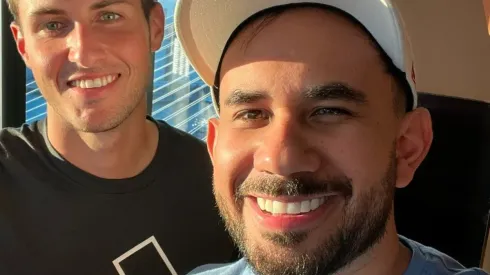 Santiago Giménez y Werevertumorro | Twitter: @werevertumorro