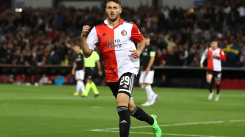 Santi Giménez suma cinco goles con el Feyenoord
