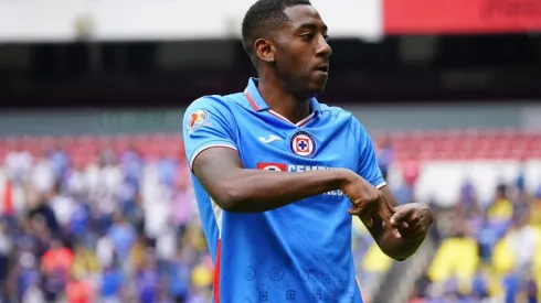 Gonzalo Carneiro celebró su primer gol con Cruz Azul ante Mazatlán.