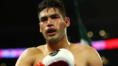 El Zurdo Ramírez le marca a Canelo Álvarez cuándo lo enfrentará.
