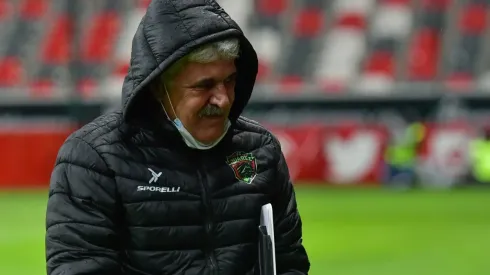 Toluca, Estado de Mexico, 19 de abril de 2022. Ricardo Ferretti “Tuca”, Director Tecnico , durante el partido de la jornada 15 del Torneo Grita Mexico Clausura 2022 de la Liga BBVA MX, entre los Diablos Rojos del Toluca y los Bravos de FC Juárez, celebrado en el estadio Nemesio Diez. Foto: Imago7/ Arturo Hernández.
