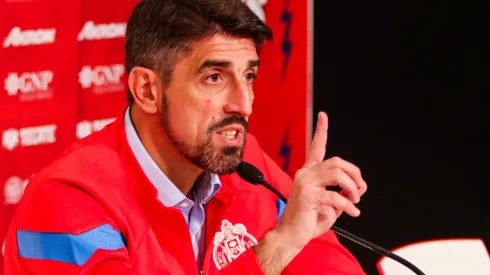 Veljko Paunovic en su presentación con las Chivas del Guadalajara.
