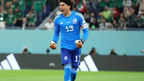 Las escuelas de México enloquecieron con la atajada de Memo Ochoa.
