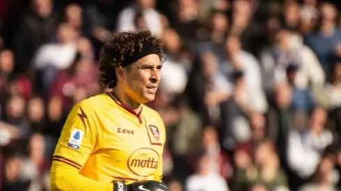 La doble tapada de Memo Ochoa en su estreno con Salernitana que le valió elogios en las redes