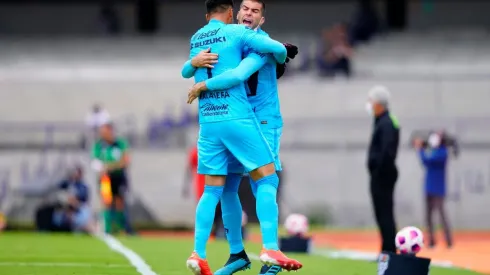 Talavera y Julio González, últimos arqueros titulares en Pumas.
