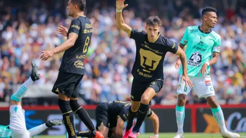 Dinenno marcó un doblete para la goleada de Pumas, 4-1 vs. León.
