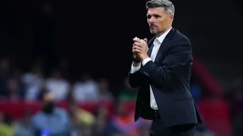 Fernando Ortiz comienza a perder la paciencia con dos jugadores.