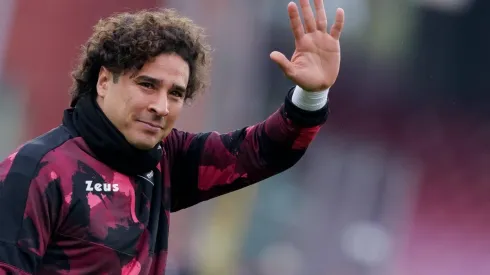 Guillermo Ochoa fue suplente en el partido Salernitana contra Lazio.
