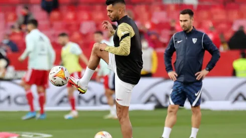 Tecatito Corona no entrenó con el resto de sus compañeros