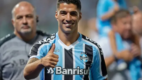 Luis Suárez en su presentación con Gremio.
