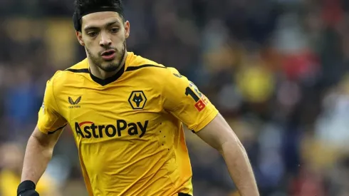 Raúl Jiménez busca sumar minutos con Wolverhampton.
