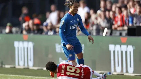 ROTTERDAM – (lr) Jorge Sanchez of Ajax, Xavi Simons of PSV Eindhoven during the TOTO KNVB Cup final between PSV and Ajax
