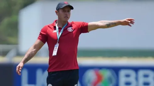 Esquivel, separado de su trabajo.