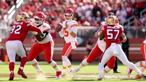 Kansas City Chiefs y San Francisco 49ers disputan el Super Bowl.