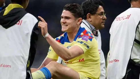 Israel Reyes, operado luego del corte en su rodilla.